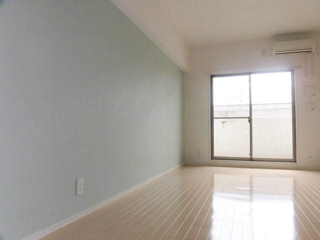 居室・リビング　前回募集時の写真です。