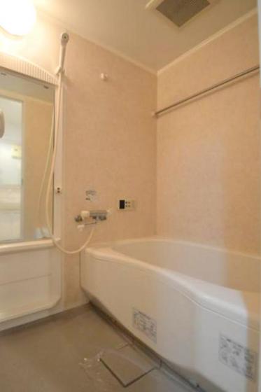バス・シャワールーム　広めの浴室