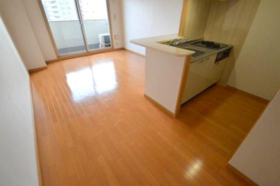 居室・リビング　洋室１２帖（＾○＾）フローリングワックス塗終わりです♪♪