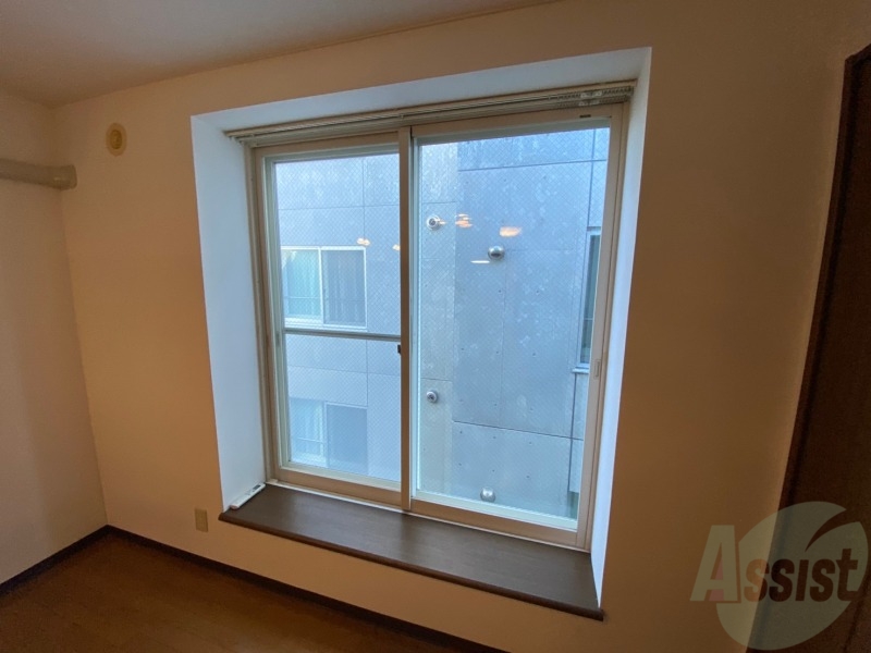 バルコニー　窓を開けると風通しも良く、気分も上がりそう！