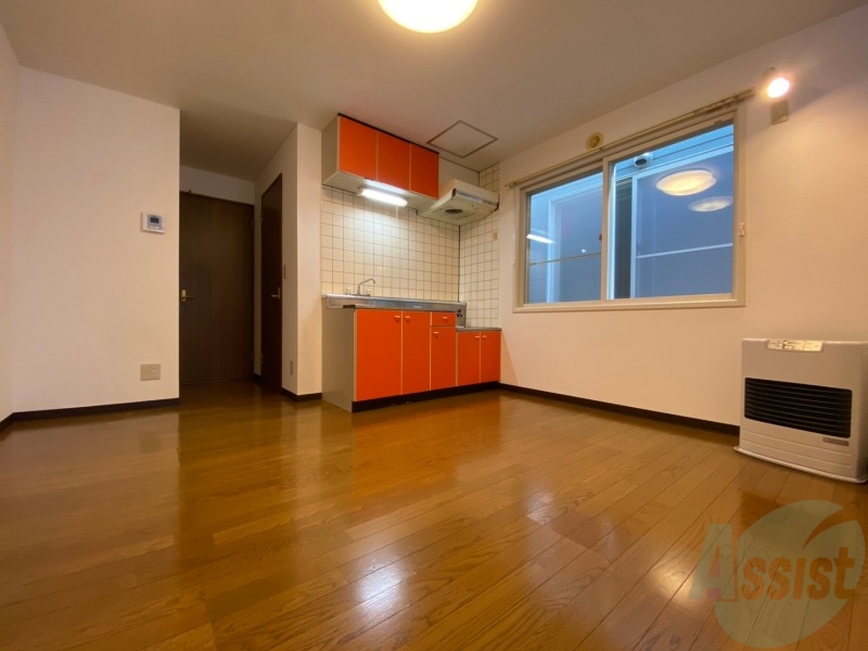 居室・リビング　８．４帖のＬＤＫです。広々として、きれいですね。