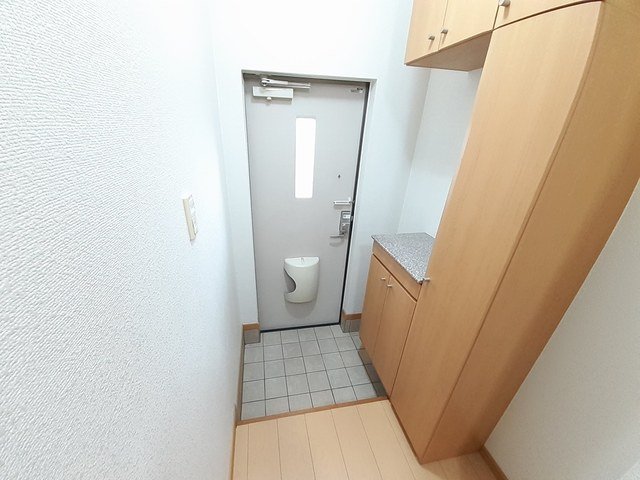玄関　収納もある玄関です