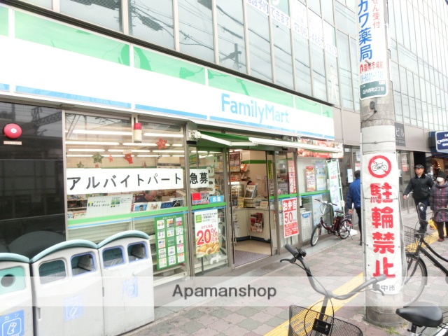 コンビニ　ファミリーマート（コンビニ）まで500m