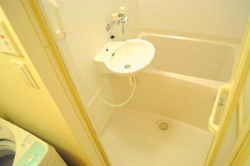 バス・シャワールーム　バス、トイレ別。浴室乾燥機付きです。