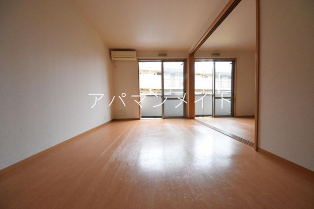その他部屋・スペース　広くて明るい寝室