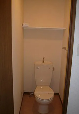 トイレ　別部屋の画像を使用しております。