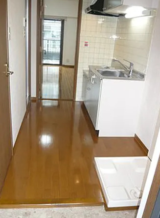 玄関　別部屋の画像を使用しております。