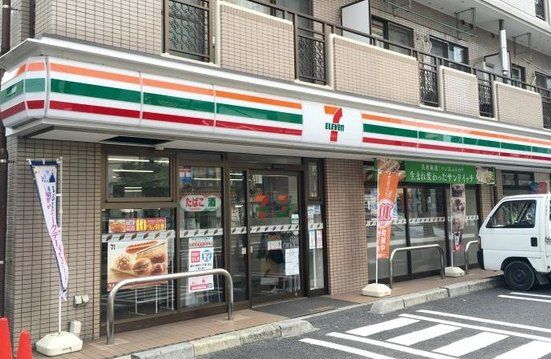コンビニ　セブンイレブン足立中川4丁目店（コンビニ）まで210m