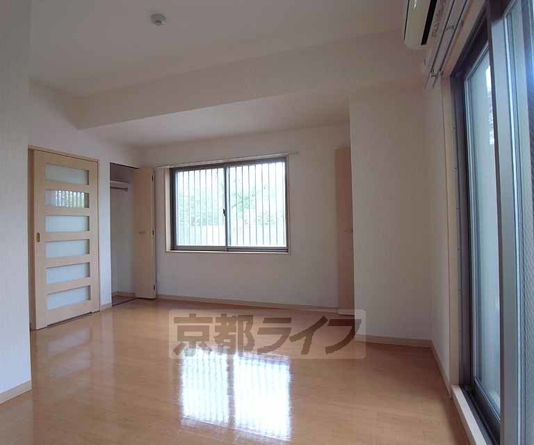居室・リビング　きれいなお部屋です。