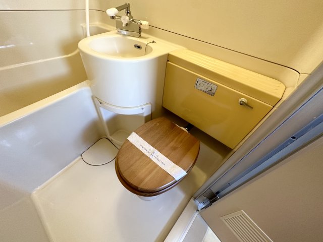 トイレ　浴室内にトイレがあります♪