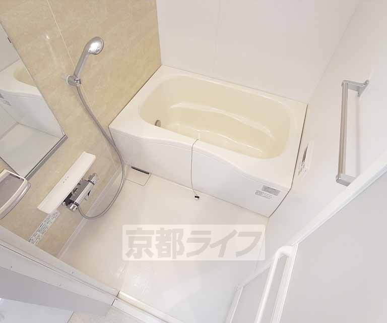 バス・シャワールーム　追い焚き機能付きの浴室です。