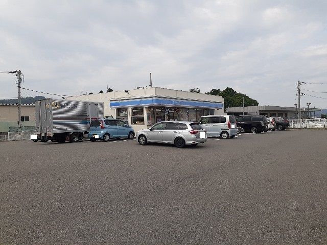コンビニ　ローソン新居浜萩生店様（コンビニ）まで1500m
