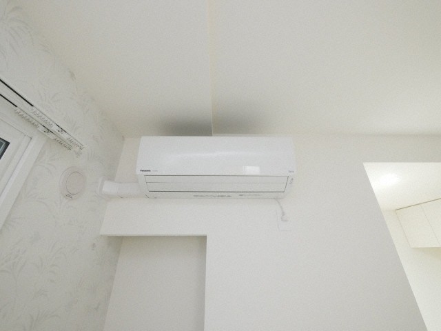その他設備　夏もカラッと快適なエアコン付き♪