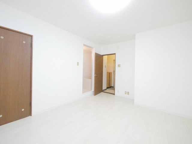 居室・リビング　キレイな内装でおススメのお部屋です。