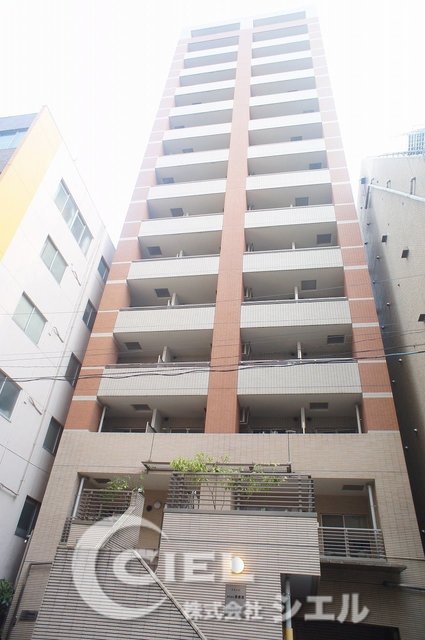 建物外観　１５階建ての賃貸マンション