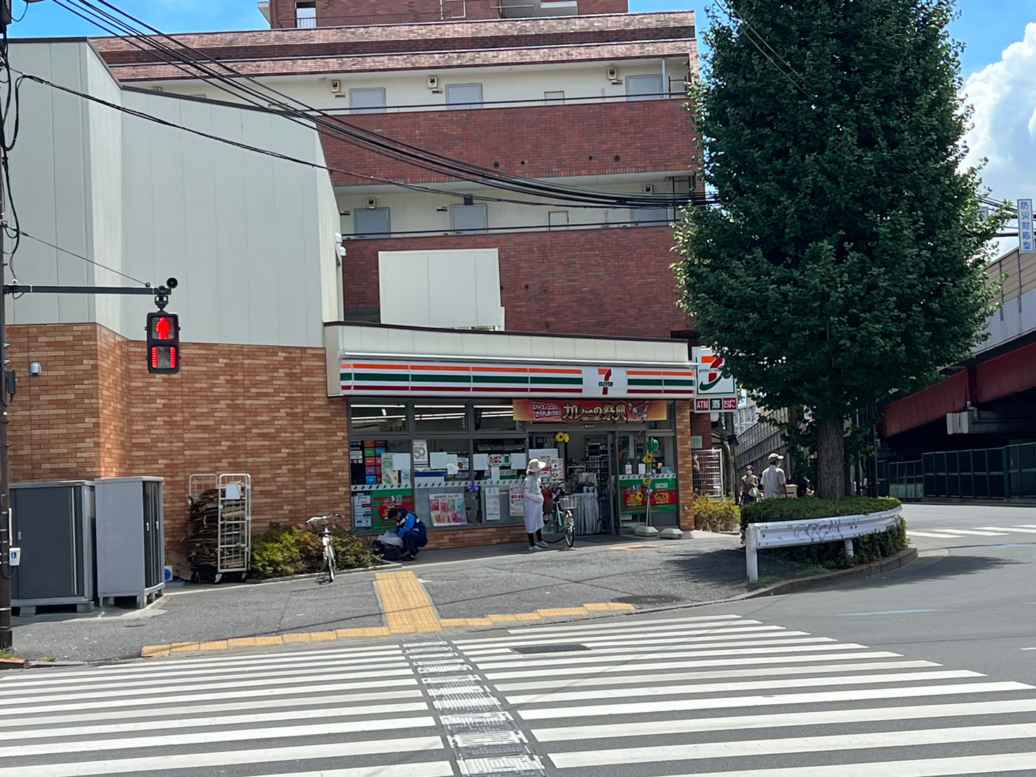 コンビニ　セブンイレブン高円寺陸橋南店（コンビニ）まで157m