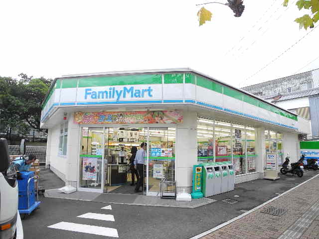 コンビニ　ファミリーマート 長崎油木町店（コンビニ）まで807m