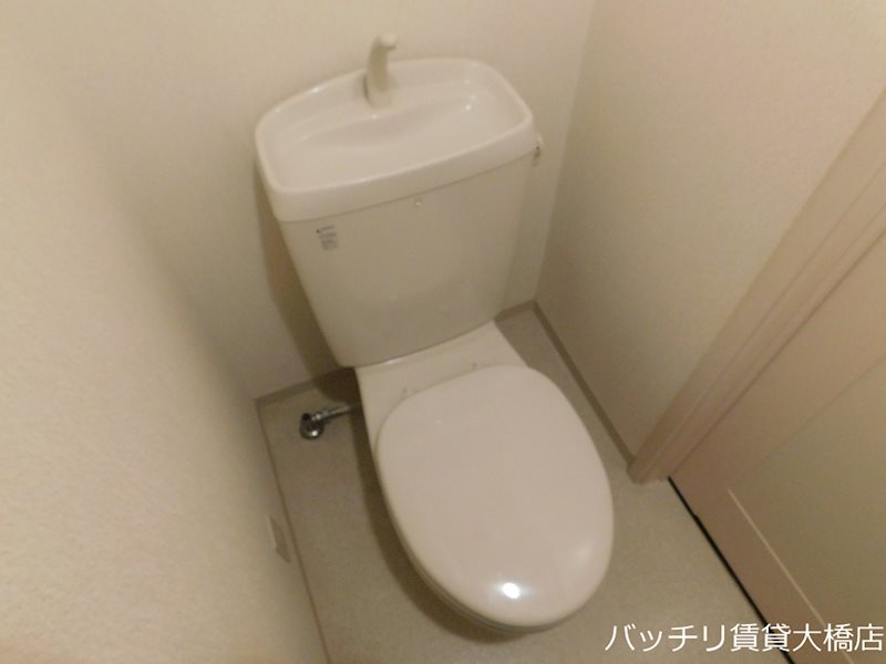 トイレ　別号室タイプの為、現状を優先致します。