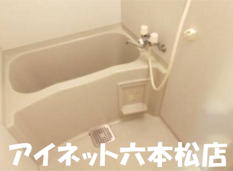 バス・シャワールーム　清潔感のあるバスルームは嬉しいですね