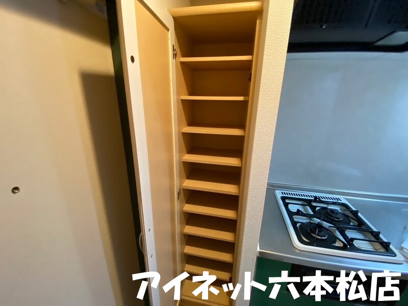 玄関　靴が増えても安心のシューズボックス付きです