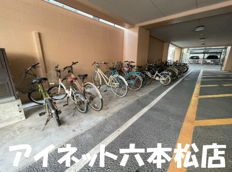 その他共有部分　駐輪スペースもございます