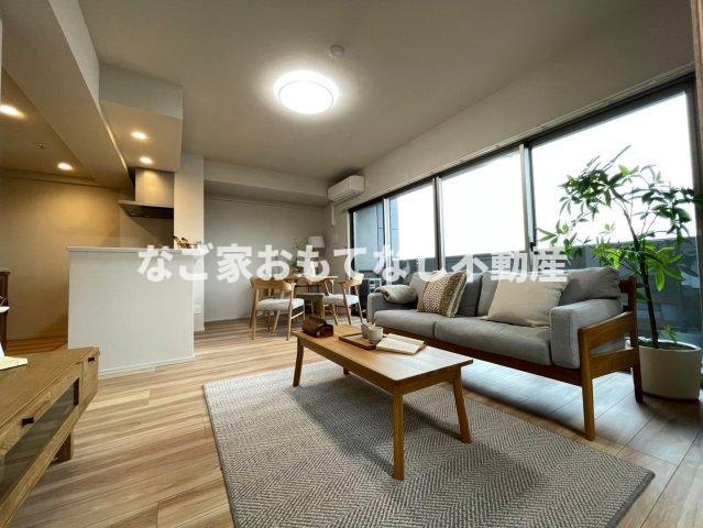 居室・リビング　同モデル部屋写真