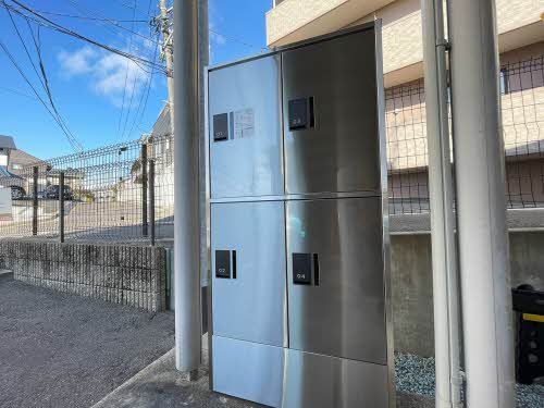 建物外観　宅配ボックス