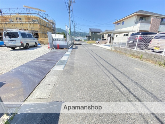 その他　前面道路（その他）まで0m