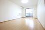居室・リビング　ゆったりとくつろげる、落ち着きのある居室空間です