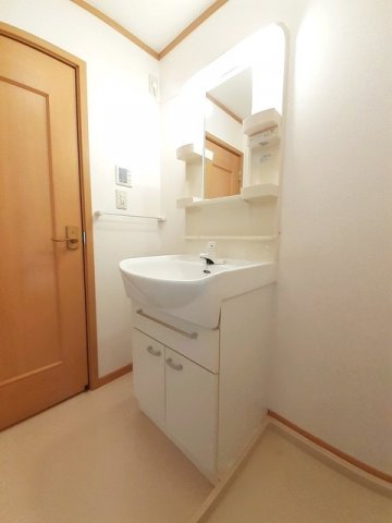洗面設備　使いやすい洗面所です