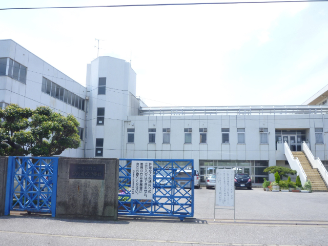 中学校　四街道市立四街道北中学校（中学校）まで1204m