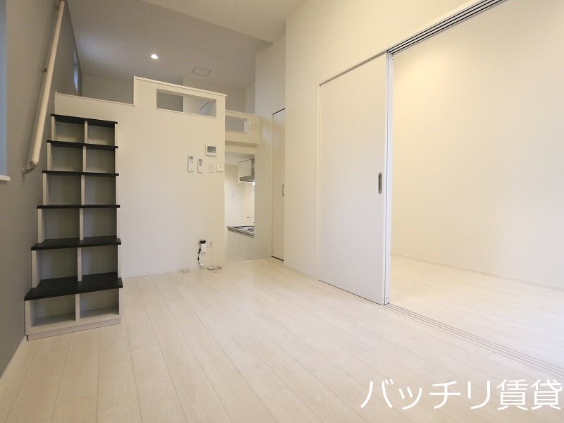 居室・リビング　別号室タイプの為、現状を優先致します。