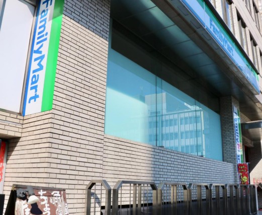 コンビニ　ファミリーマート六番町日テレ前店（コンビニ）まで282m