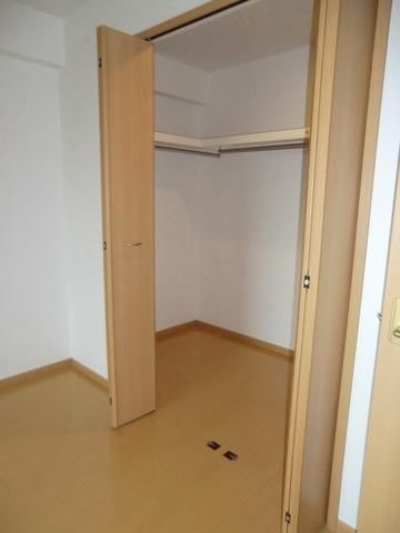 収納　広々ウォークインクローゼット