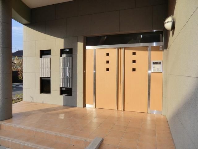 エントランス　お洒落な造りのエントランス