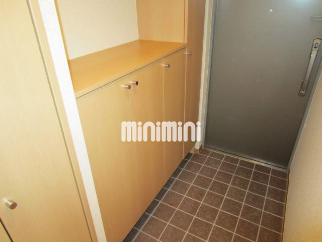 玄関　下駄箱と収納が付いてます