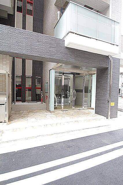エントランス　南東向きの角部屋です
