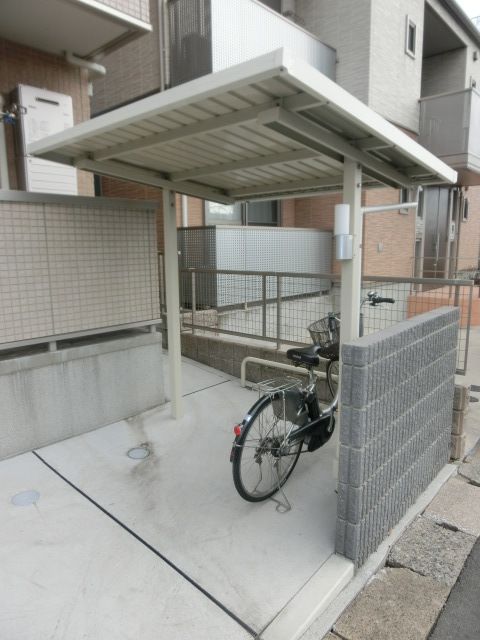 その他共有部分　屋根付きの駐輪場です