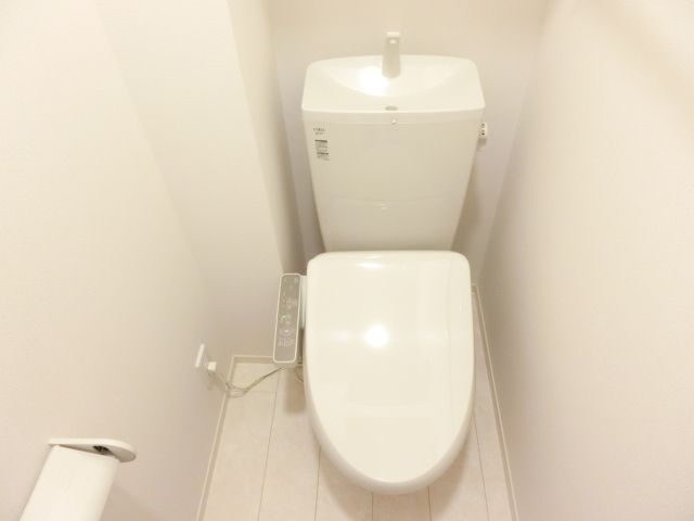 トイレ　ウォシュレット付きです。