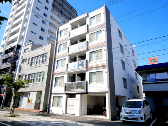 建物外観　防犯設備が充実している１ＬＤＫマンションです♪