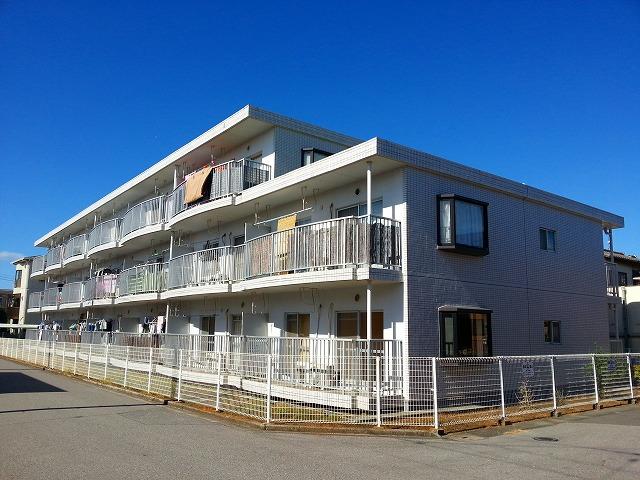 建物外観　3階建てのマンション