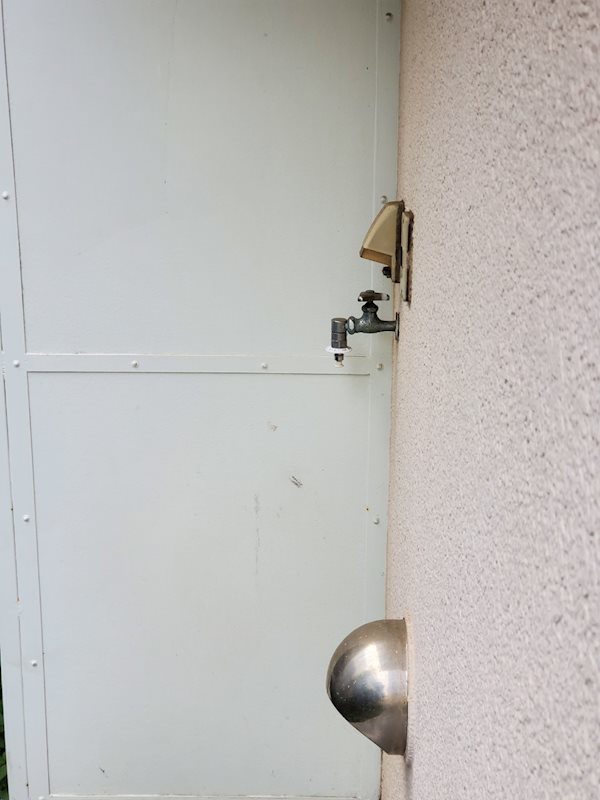 洗面設備　室外洗濯機置き場