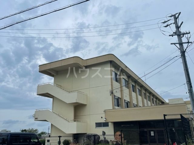 小学校　瀬戸市立效範小学校（小学校）まで991m