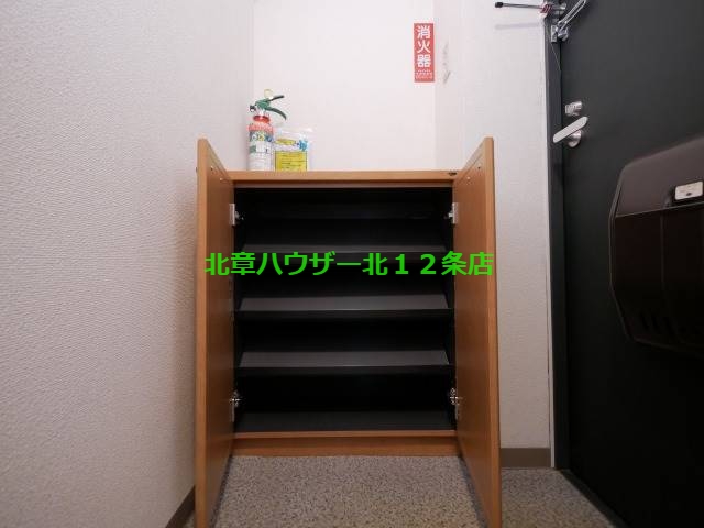 収納　シューズボックス