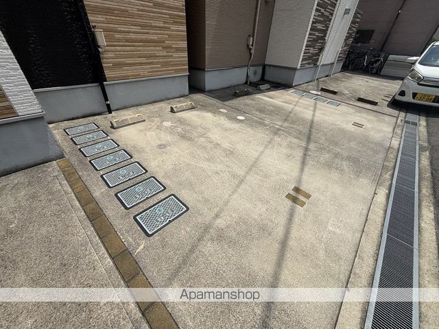 駐車場　駐車場