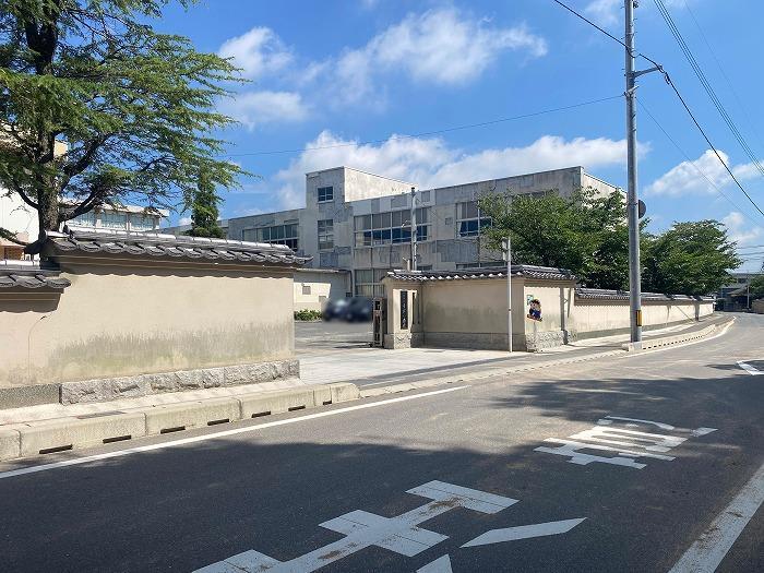 小学校　豊浦小学校（小学校）まで750m
