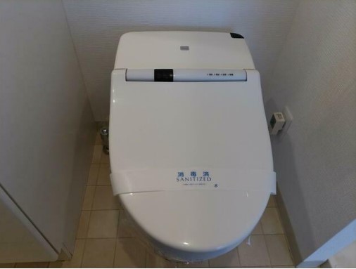 トイレ　温水洗浄便座。タンクレストイレ！