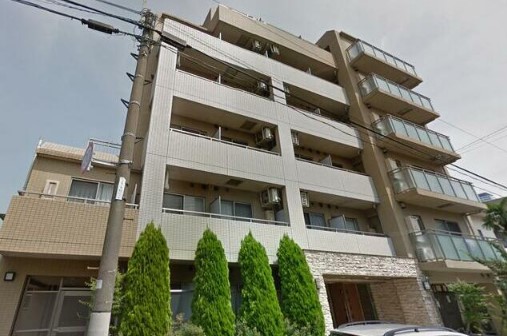 建物外観　鉄筋コンクリート造のがっちりとした建物。