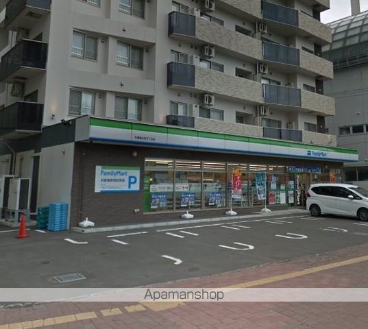 コンビニ　ファミリーマート（コンビニ）まで79m