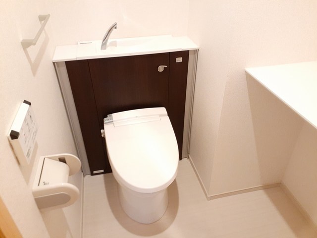トイレ　温水洗浄便座